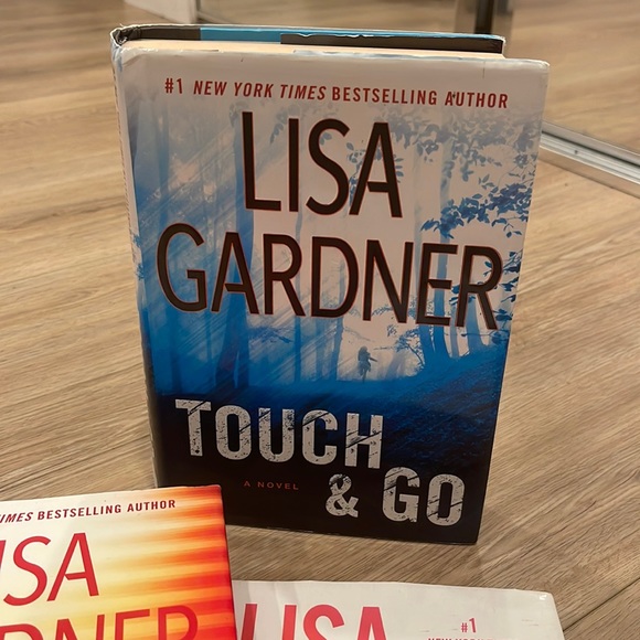 Lisa Gardner | Thriller Fiction Novels - Set of 4 | Hardcover - Picture 3 of 6